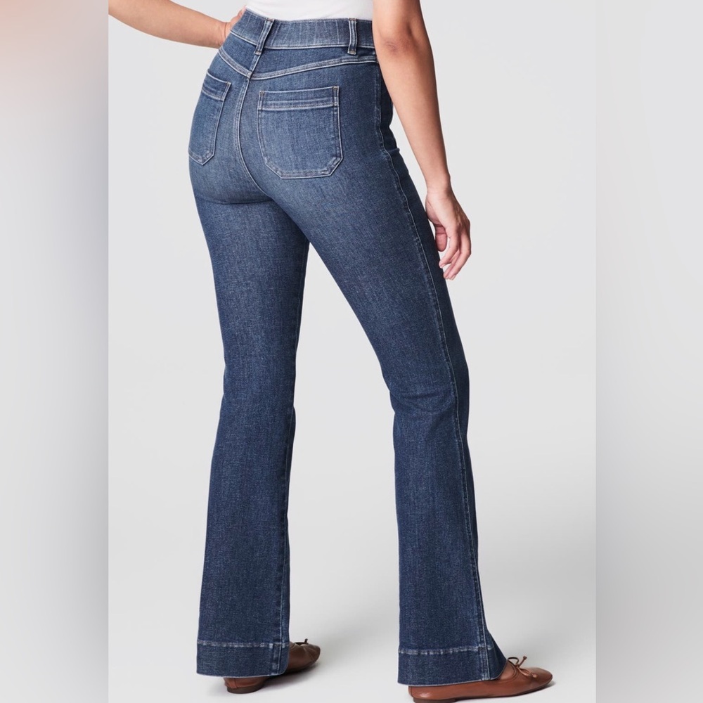 NWT Spanx Patch Pocket Pull-On Flare Jeans in Color Authentic Blue Size 1X - Picture 2 of 4